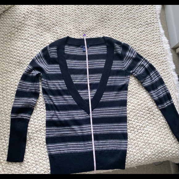 GAP Black Gray and White Stripes Deep V-neck Cashmere Blend Sweater Size S - Picture 3 of 6